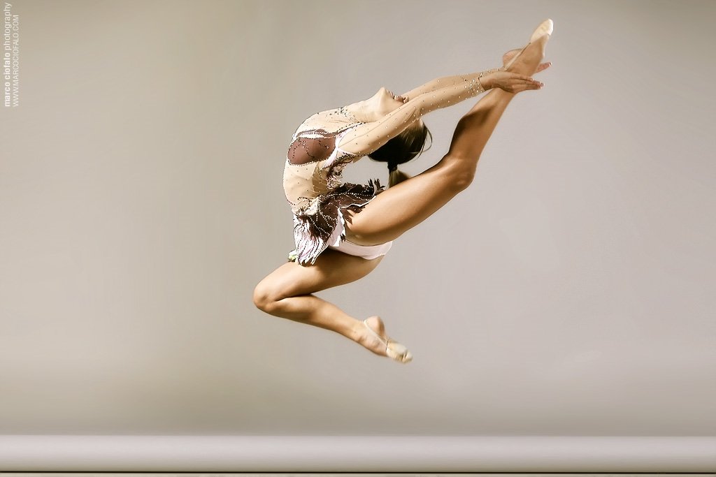 ginnasta ginnastica artistica atleta corpo elastico